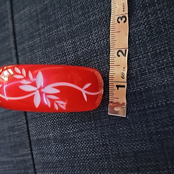 Hand Carved Resin Flower Bangle🎀 - Picture 4 of 4